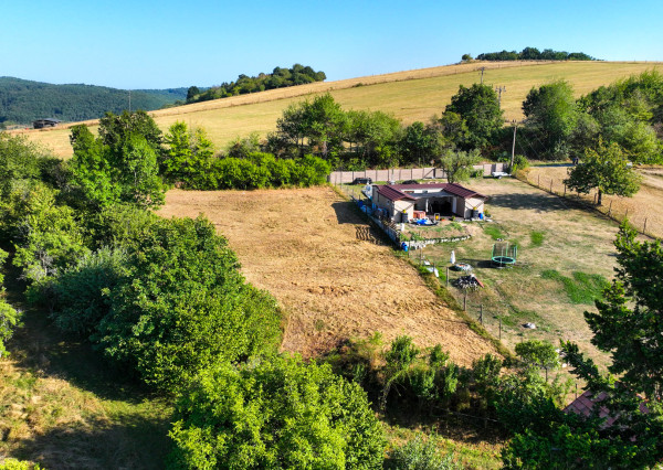 Slnečný, stavebný pozemok o veľkosti 1637m2 v obci Počúvadlo