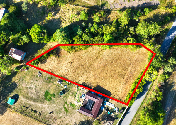 Slnečný, stavebný pozemok o veľkosti 1637m2 v obci Počúvadlo