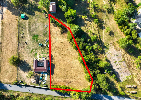 Slnečný, stavebný pozemok o veľkosti 1637m2 v obci Počúvadlo