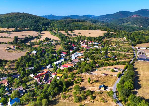Slnečný, stavebný pozemok o veľkosti 1637m2 v obci Počúvadlo