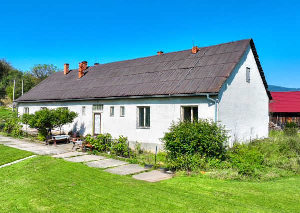 Rodinný dom so štyrmi bytovými jednotkami v obci Beluj