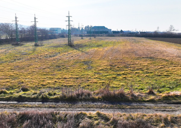 18 500m2 pozemok pre výstavbu rodinných domov, Leopoldov