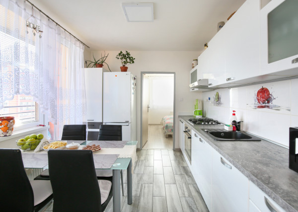 3-izbový, 68m2, pekne zrekonštruovaný, slnečný byt Levice