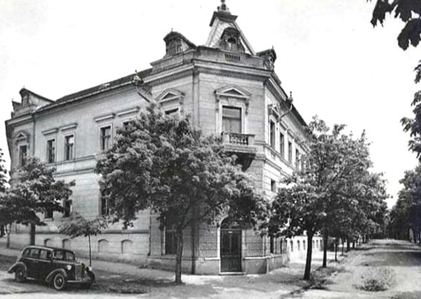 Krásna viacúčelová budova vo výbornom stave v centra mesta Šahy