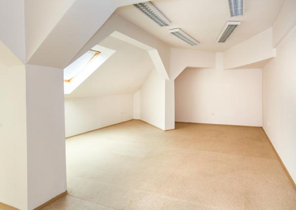 Krásna viacúčelová budova vo výbornom stave v centra mesta Šahy