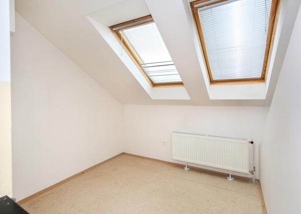 Krásna viacúčelová budova vo výbornom stave v centra mesta Šahy