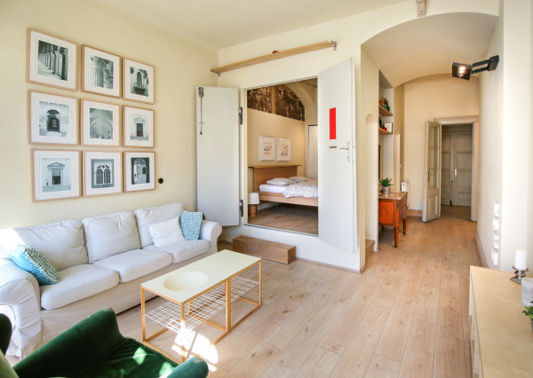 Zabehnutý apartmán - byt v centre mesta Banská Štiavnica