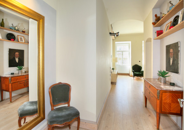 Zabehnutý apartmán - byt v centre mesta Banská Štiavnica