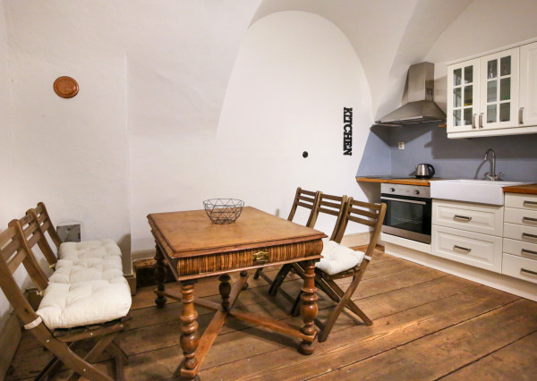 Zabehnutý apartmán - byt v centre mesta Banská Štiavnica