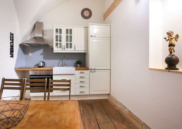 Zabehnutý apartmán - byt v centre mesta Banská Štiavnica