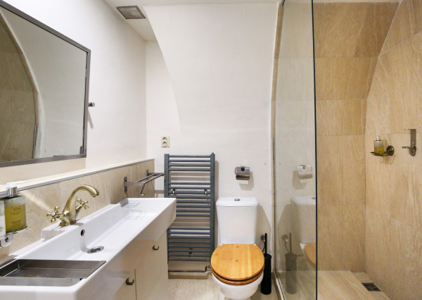 Zabehnutý apartmán - byt v centre mesta Banská Štiavnica