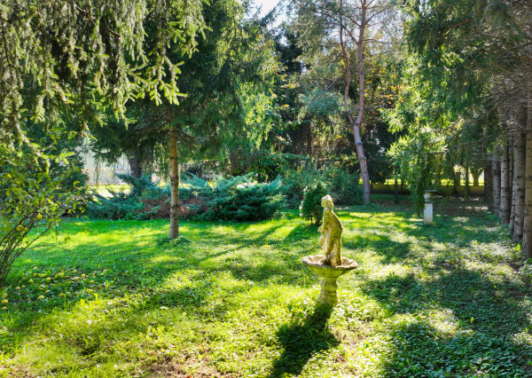 5-izbový rodinný dom s  bazénom, dvojgarážou a 1500m2 pozemkom