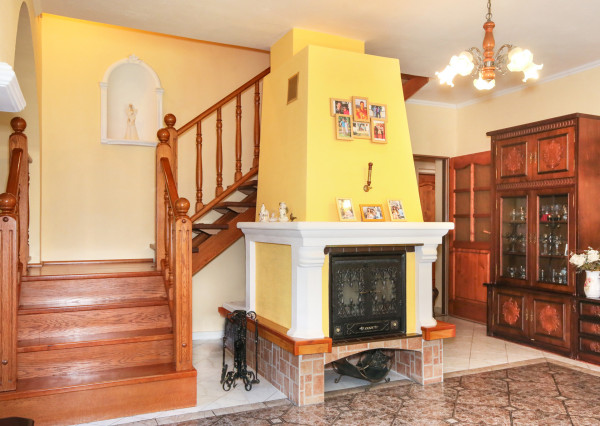 5-izbový rodinný dom s  bazénom, dvojgarážou a 1500m2 pozemkom