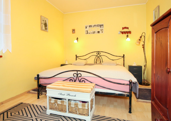 5-izbový rodinný dom s  bazénom, dvojgarážou a 1500m2 pozemkom