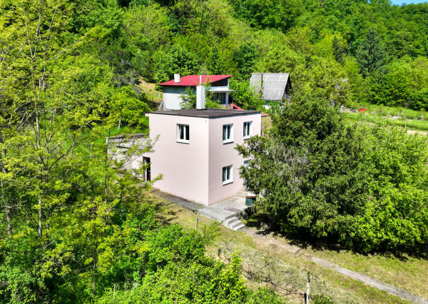 REZERVOVANÉ - Viničný dom s pozemkom 1060m2 Veľké Turovce