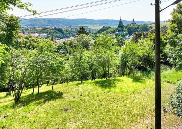 Slnečný, rekreačný pozemok 1250m2, centrum Banská Štiavnica