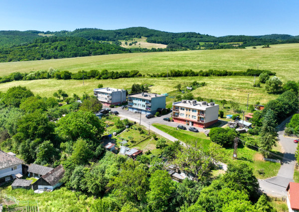 Priestranný 3-izbový byt o veľkosti 92m2 s garážou, Prenčov