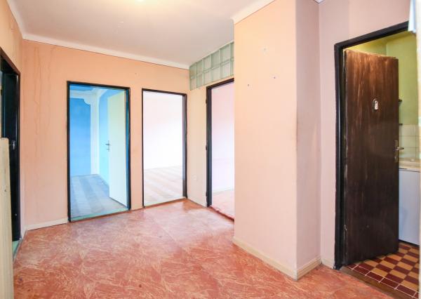 Priestranný 3-izbový byt o veľkosti 92m2 s garážou, Prenčov