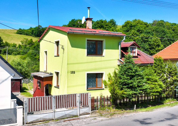 Rodinný dom so záhradou 320m2, 4 izby + Garáž, Svätý Anton