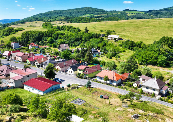 Rodinný dom so záhradou 320m2, 4 izby + Garáž, Svätý Anton