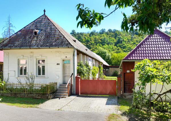 REZERVOVANÉ - Vidiecka usadlosť s pozemkom 6738m2, Šipice