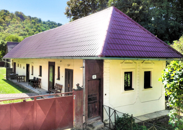 REZERVOVANÉ - Vidiecka usadlosť s pozemkom 6738m2, Šipice