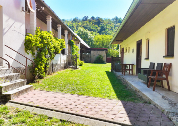 REZERVOVANÉ - Vidiecka usadlosť s pozemkom 6738m2, Šipice