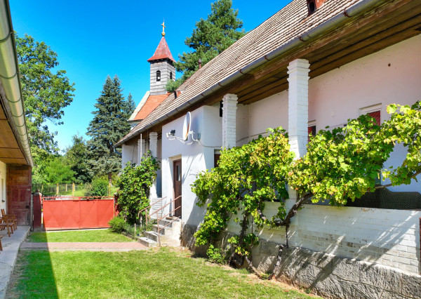REZERVOVANÉ - Vidiecka usadlosť s pozemkom 6738m2, Šipice