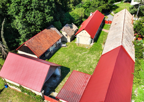 REZERVOVANÉ - Vidiecka usadlosť s pozemkom 6738m2, Šipice
