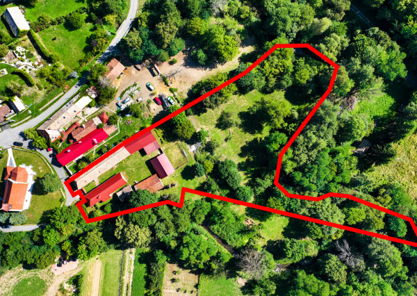 REZERVOVANÉ - Vidiecka usadlosť s pozemkom 6738m2, Šipice