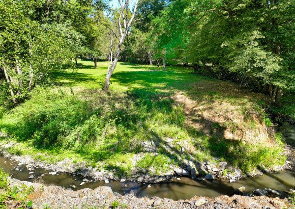 REZERVOVANÉ - Vidiecka usadlosť s pozemkom 6738m2, Šipice