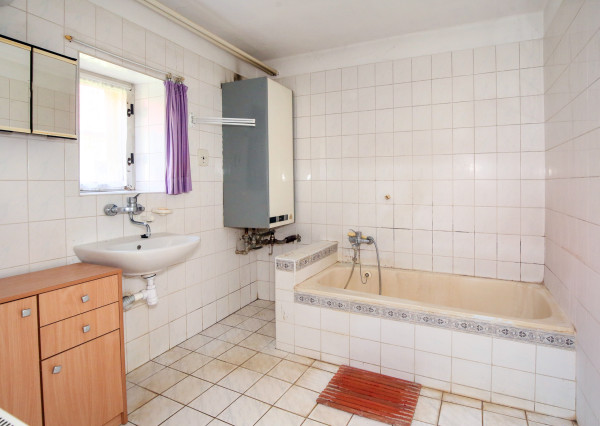 REZERVOVANÉ - Vidiecka usadlosť s pozemkom 6738m2, Šipice