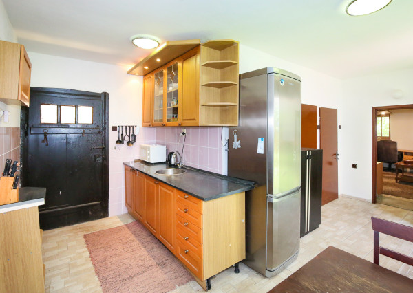 REZERVOVANÉ - Vidiecka usadlosť s pozemkom 6738m2, Šipice