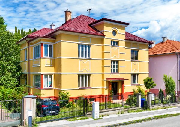 Štýlový byt s garážou a možnosťou prístavby ďalšieho bytu, centrum Banská Bystrica