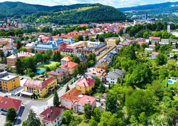 Štýlový byt s garážou a možnosťou prístavby ďalšieho bytu, centrum Banská Bystrica