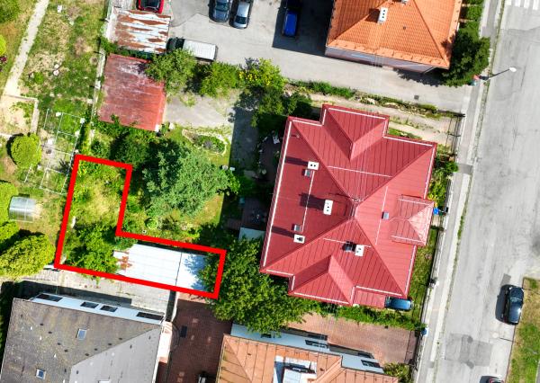 Štýlový byt s garážou a možnosťou prístavby ďalšieho bytu, centrum Banská Bystrica