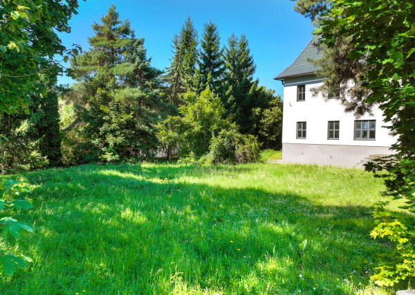 Zrekonštruovaná budova - 1300m2 pozemok Banská Štiavnica