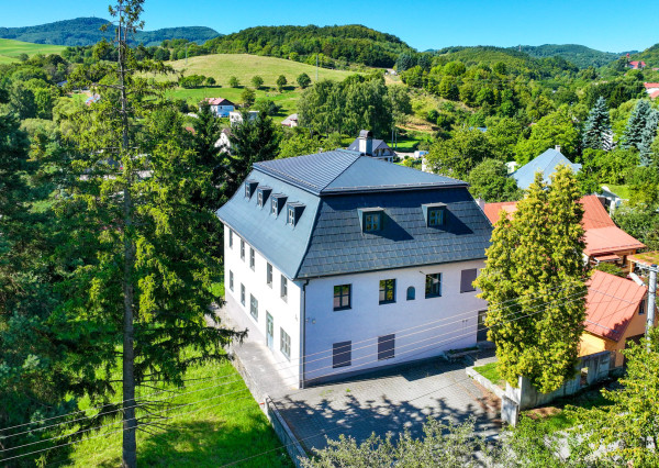 Zrekonštruovaná budova - 1300m2 pozemok Banská Štiavnica