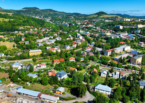 Zrekonštruovaná budova - 1300m2 pozemok Banská Štiavnica
