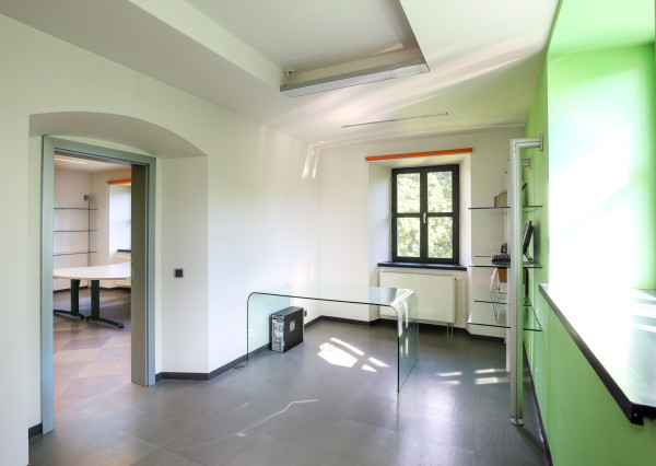 Zrekonštruovaná budova - 1300m2 pozemok Banská Štiavnica