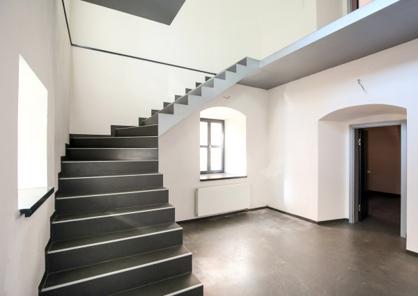 Zrekonštruovaná budova - 1300m2 pozemok Banská Štiavnica