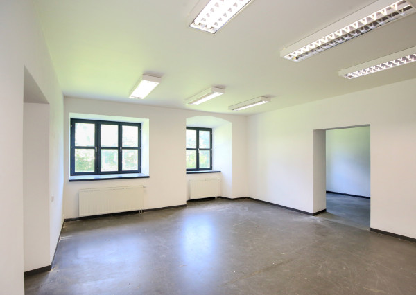 Zrekonštruovaná budova - 1300m2 pozemok Banská Štiavnica