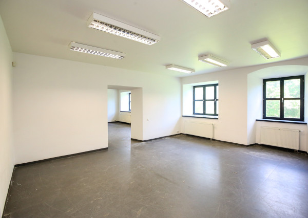 Zrekonštruovaná budova - 1300m2 pozemok Banská Štiavnica