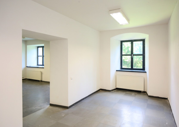 Zrekonštruovaná budova - 1300m2 pozemok Banská Štiavnica