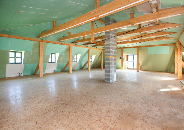 Zrekonštruovaná budova - 1300m2 pozemok Banská Štiavnica