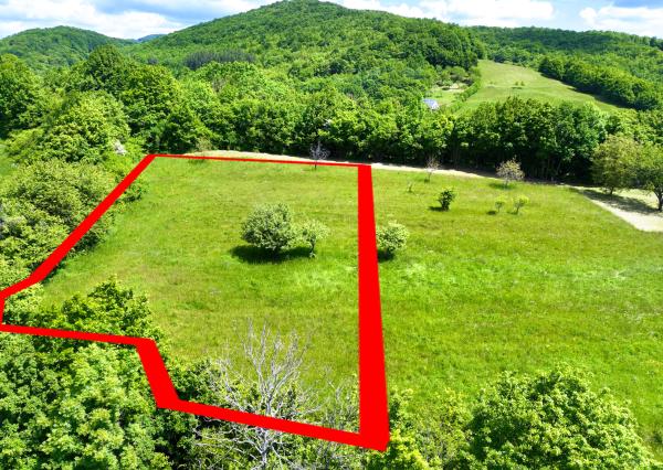 Rovinatý, slnečný pozemok s možnosťou stavby, Banská Belá