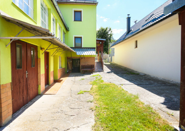 Prenájom rodinného domu so záhradou 320m2+Garáž, Svätý Anton