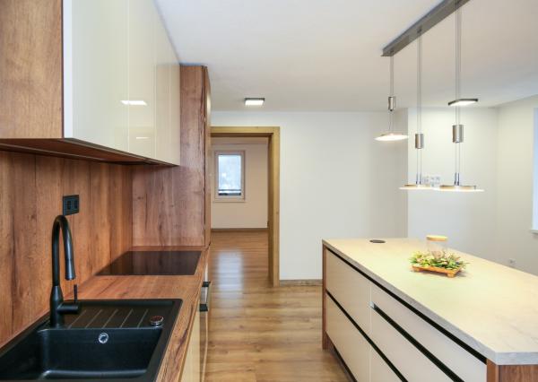 PRENÁJOM 2-izbový priestranný byt, 70m2, Banská Štiavnica