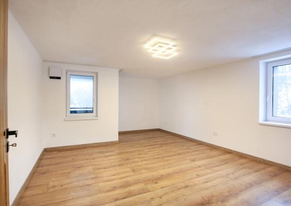 PRENÁJOM 2-izbový priestranný byt, 70m2, Banská Štiavnica