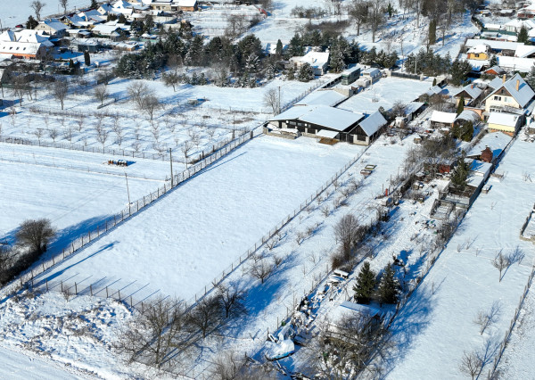 Zabehnutá menšia farma s pozemkom 3800m2 Želiezovce